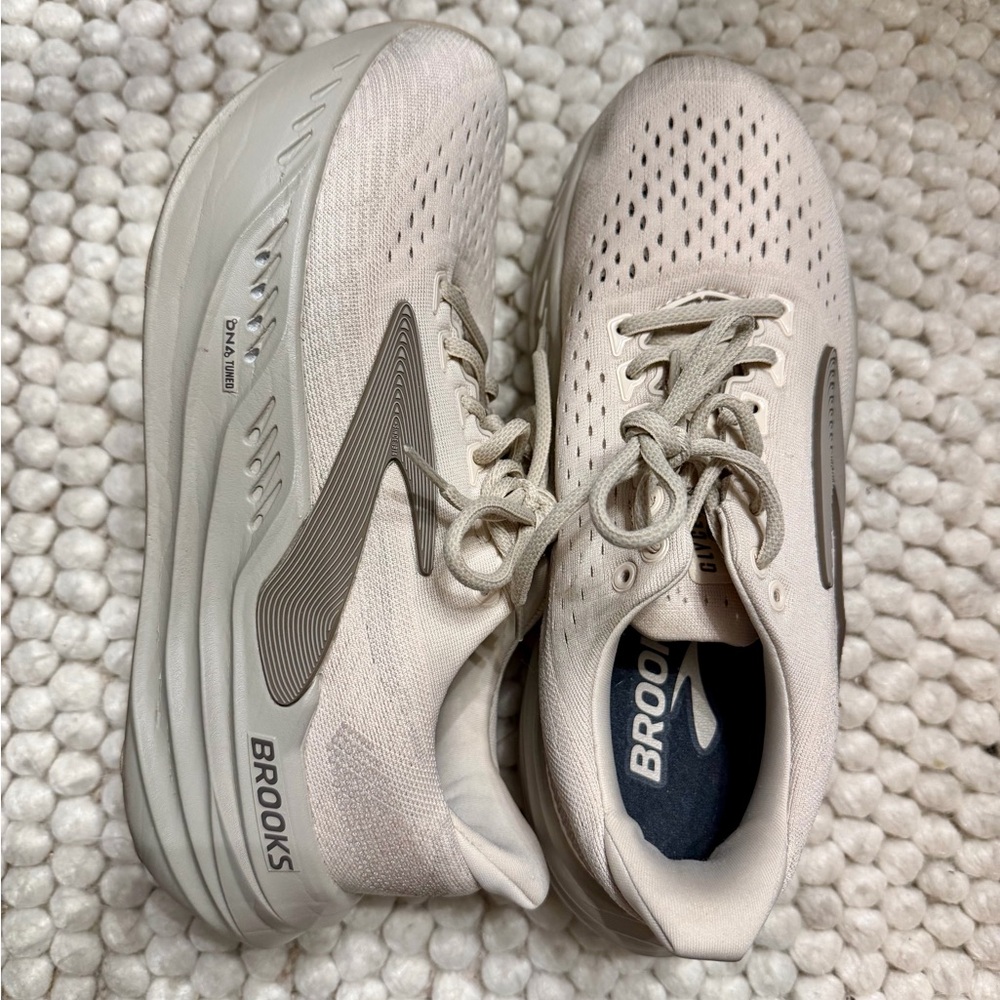 Brooks Women’s Glycerin Max Neutral Running & Walking Shoe